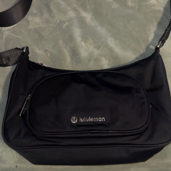 Lululemon Crossbody Bag 2L - Picture 2 of 8